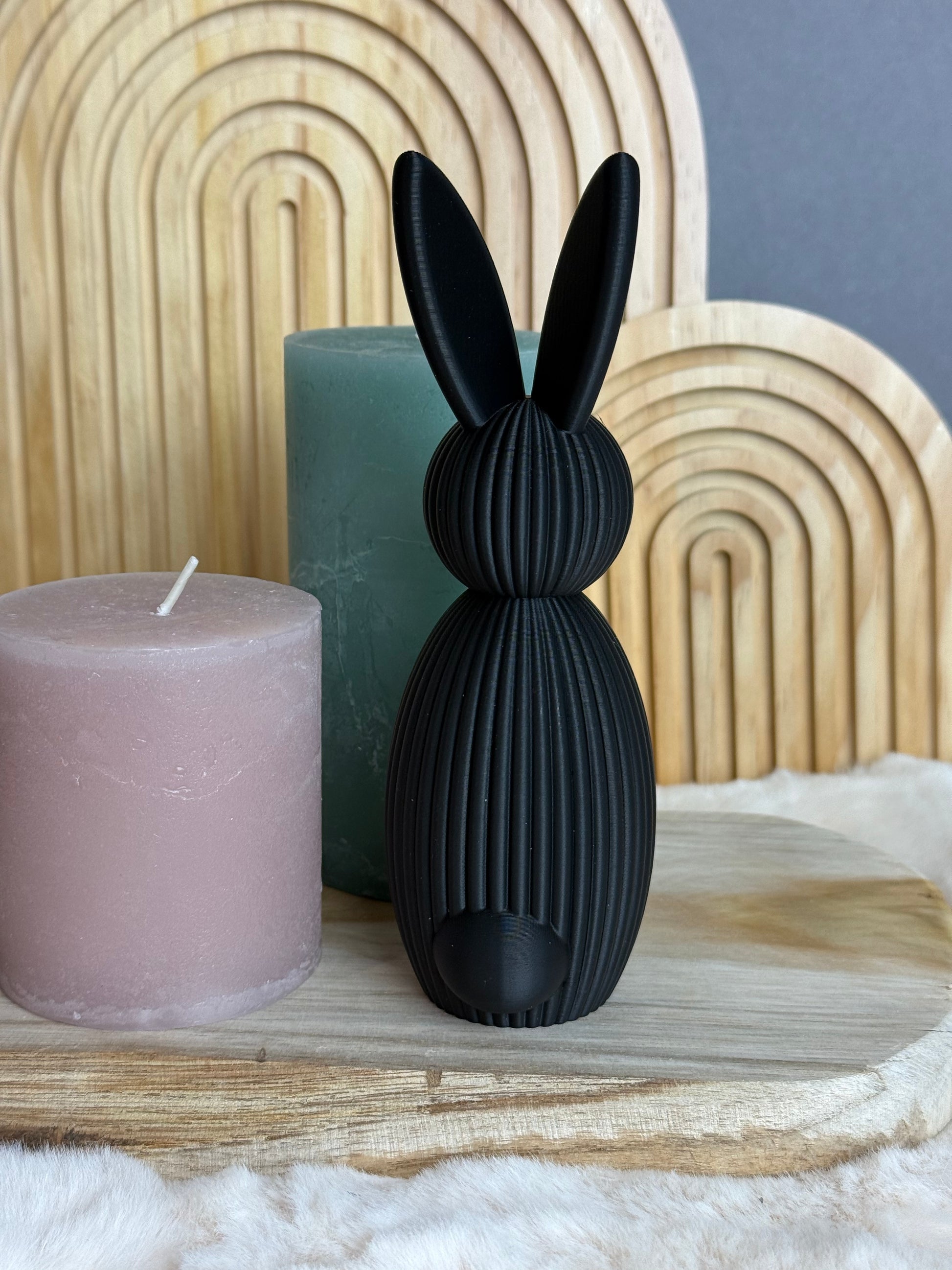 Osterhase-mit-angewinkelten-ohren-schwarz-rückseite